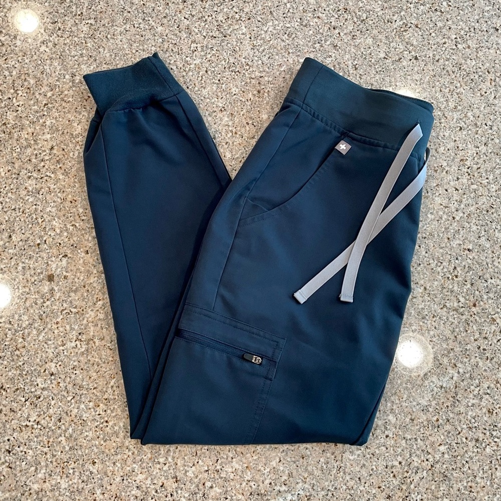 Figs Dark Harbor Zamora Gem